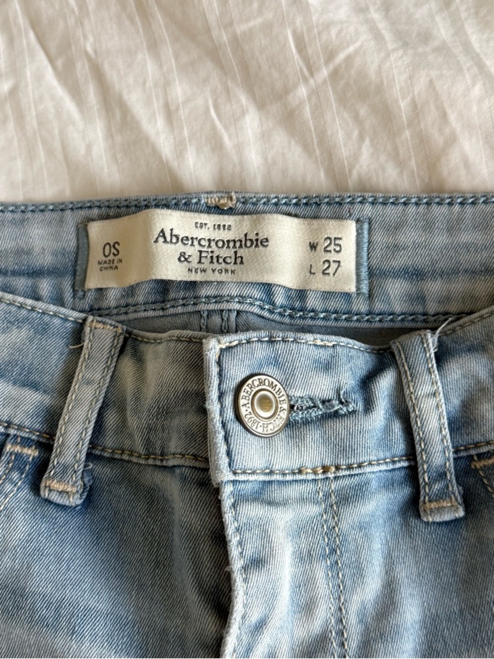 Abercrombie & Fitch Women’s Light Blue Skinny Jeans - Picture 7 of 7